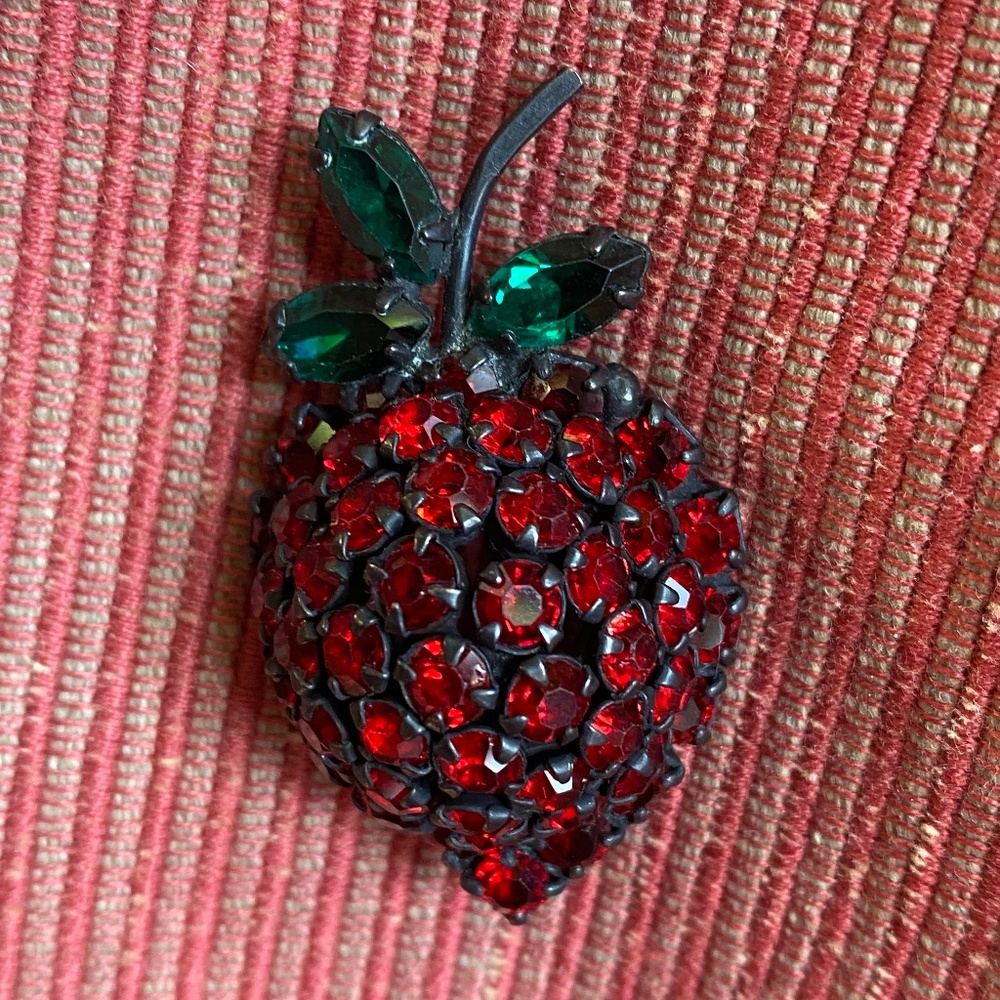 Vintage Warner Japanned Rhinestone Strawberry/Fruit Pin